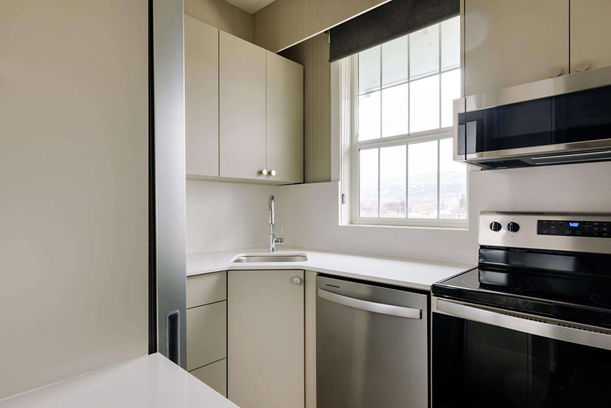 Balcomo, A Ramada By Wyndham Penticton Luaran gambar