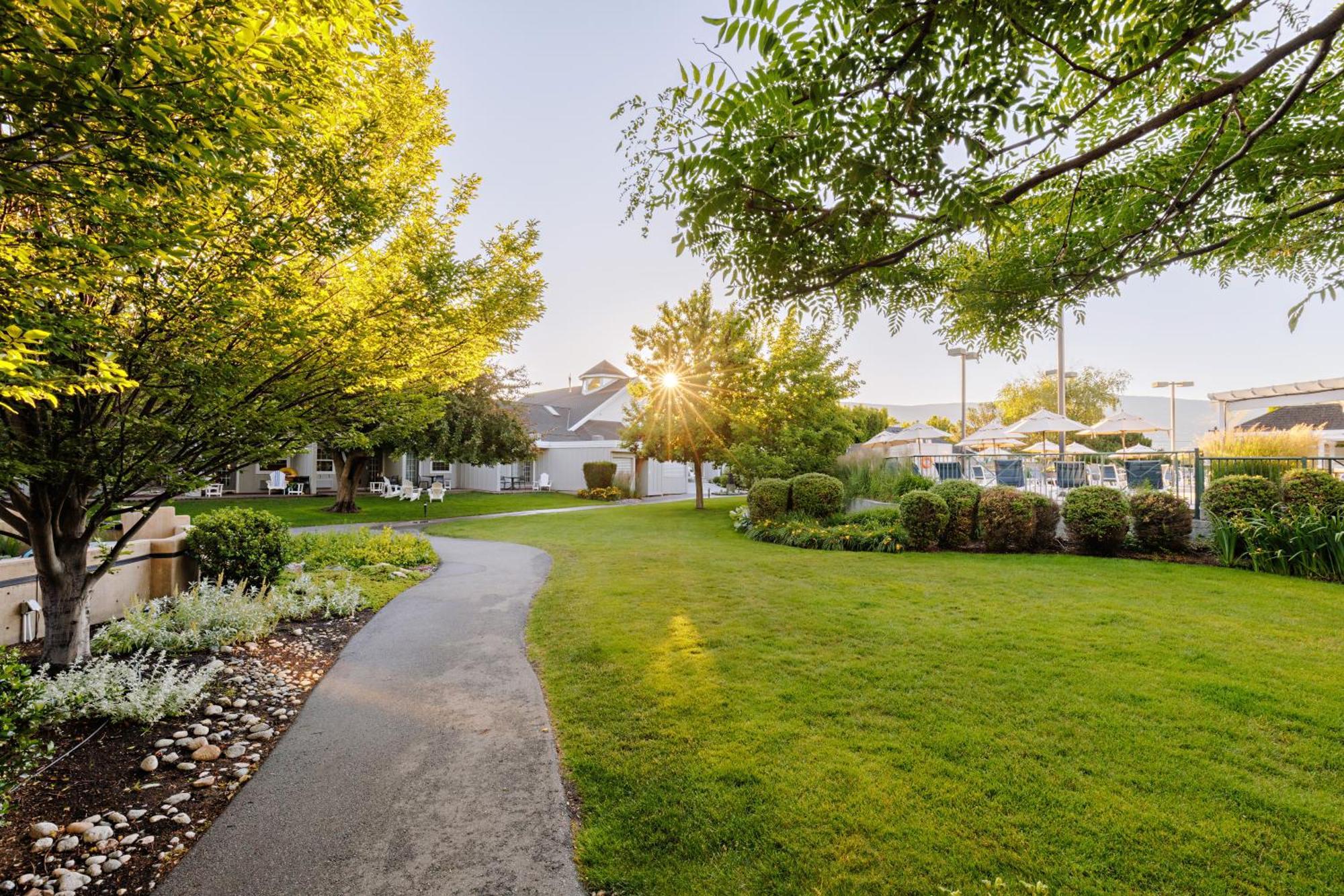 Balcomo, A Ramada By Wyndham Penticton Luaran gambar