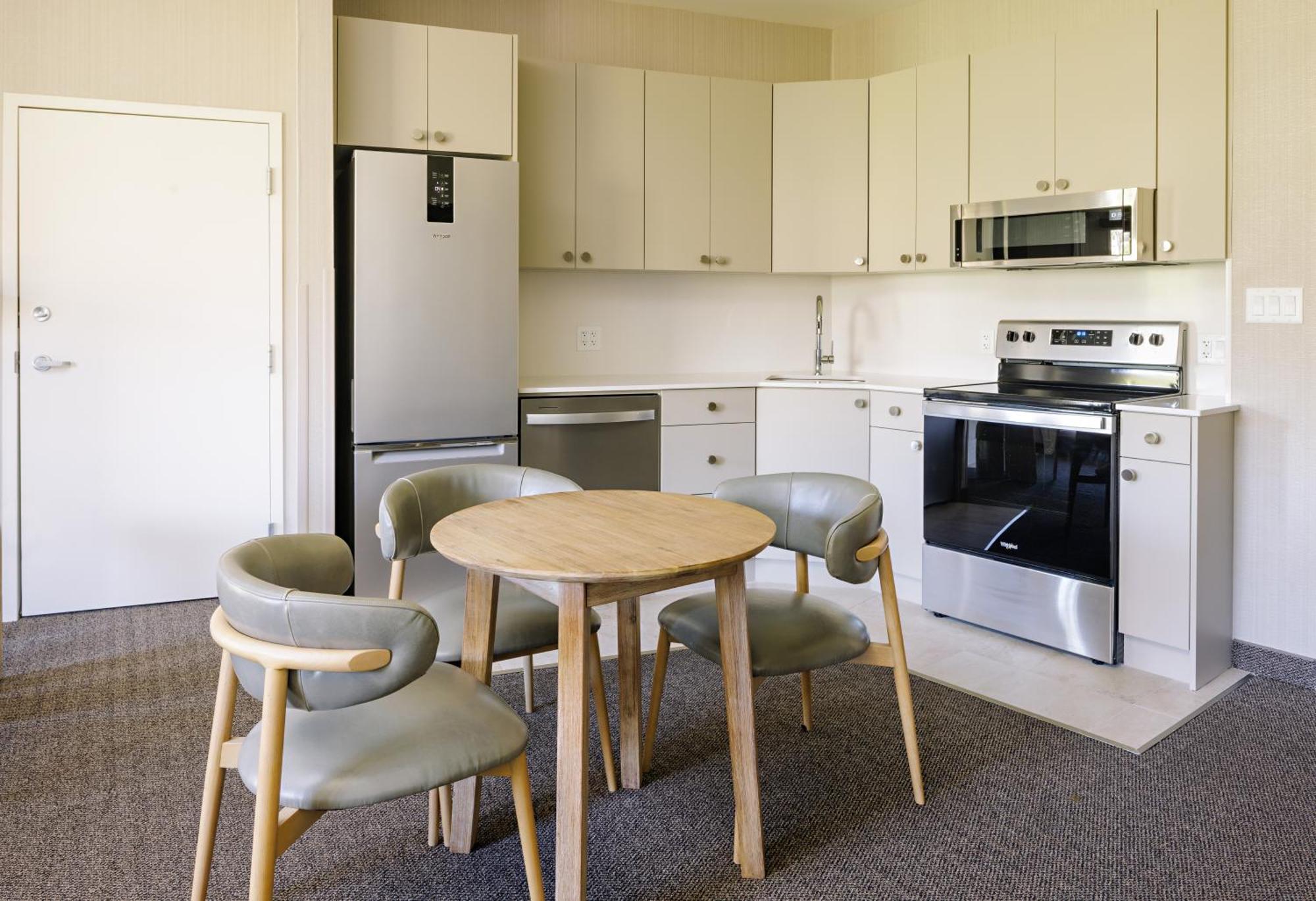 Balcomo, A Ramada By Wyndham Penticton Luaran gambar
