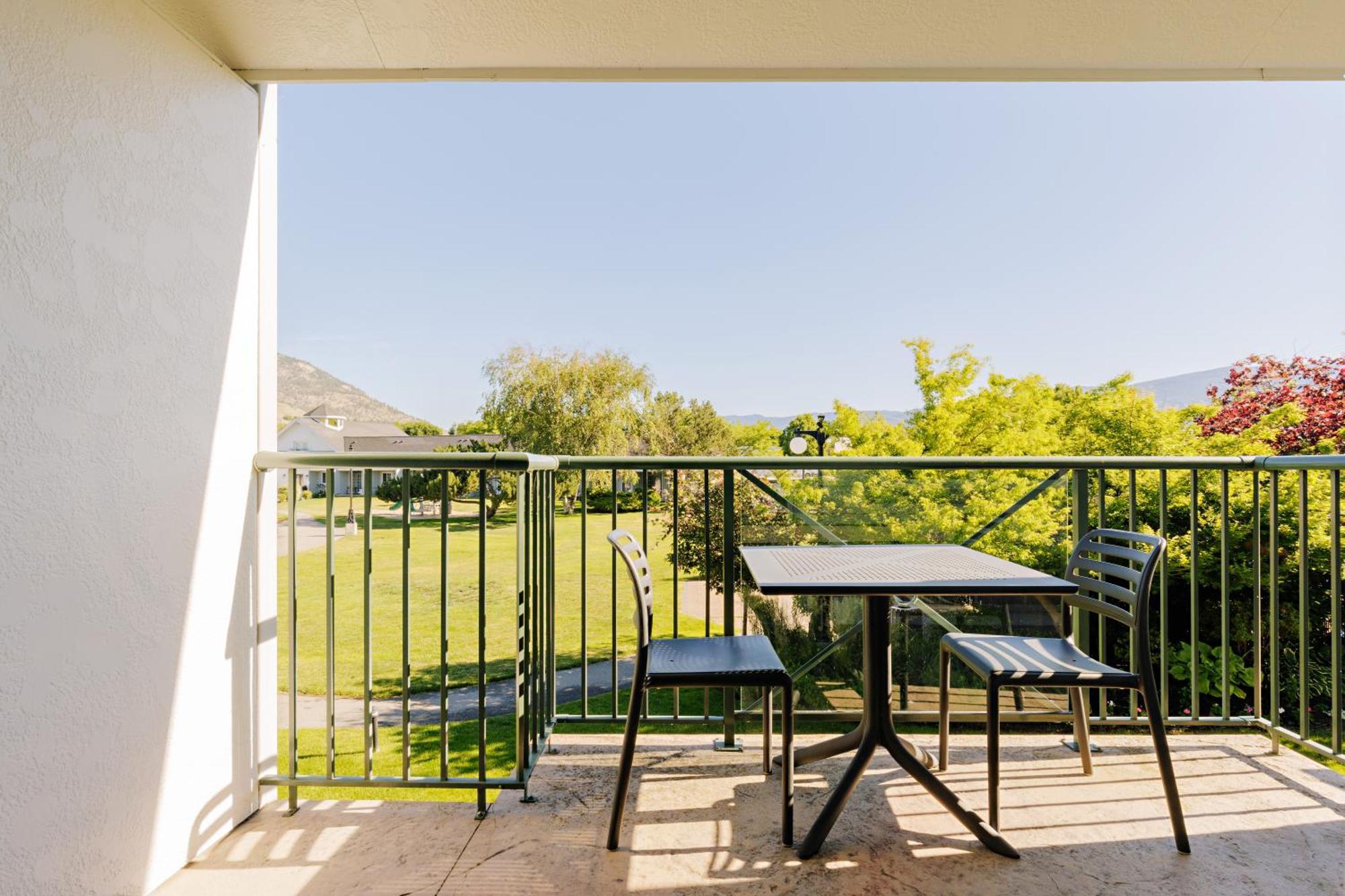 Balcomo, A Ramada By Wyndham Penticton Luaran gambar