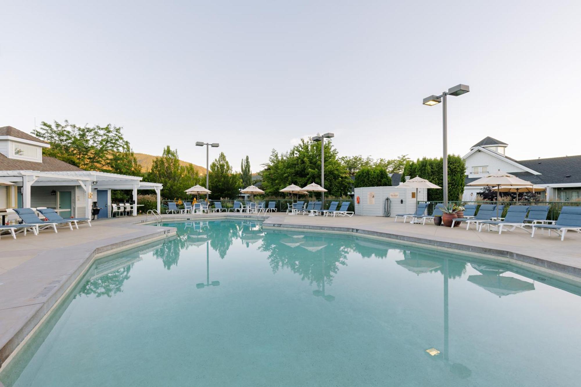 Balcomo, A Ramada By Wyndham Penticton Luaran gambar