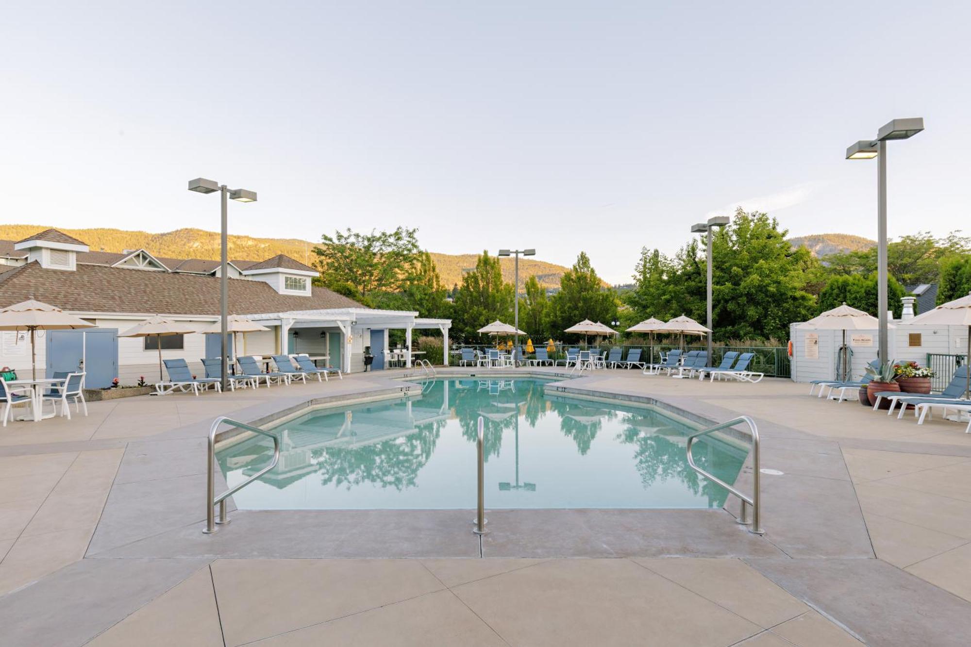 Balcomo, A Ramada By Wyndham Penticton Luaran gambar